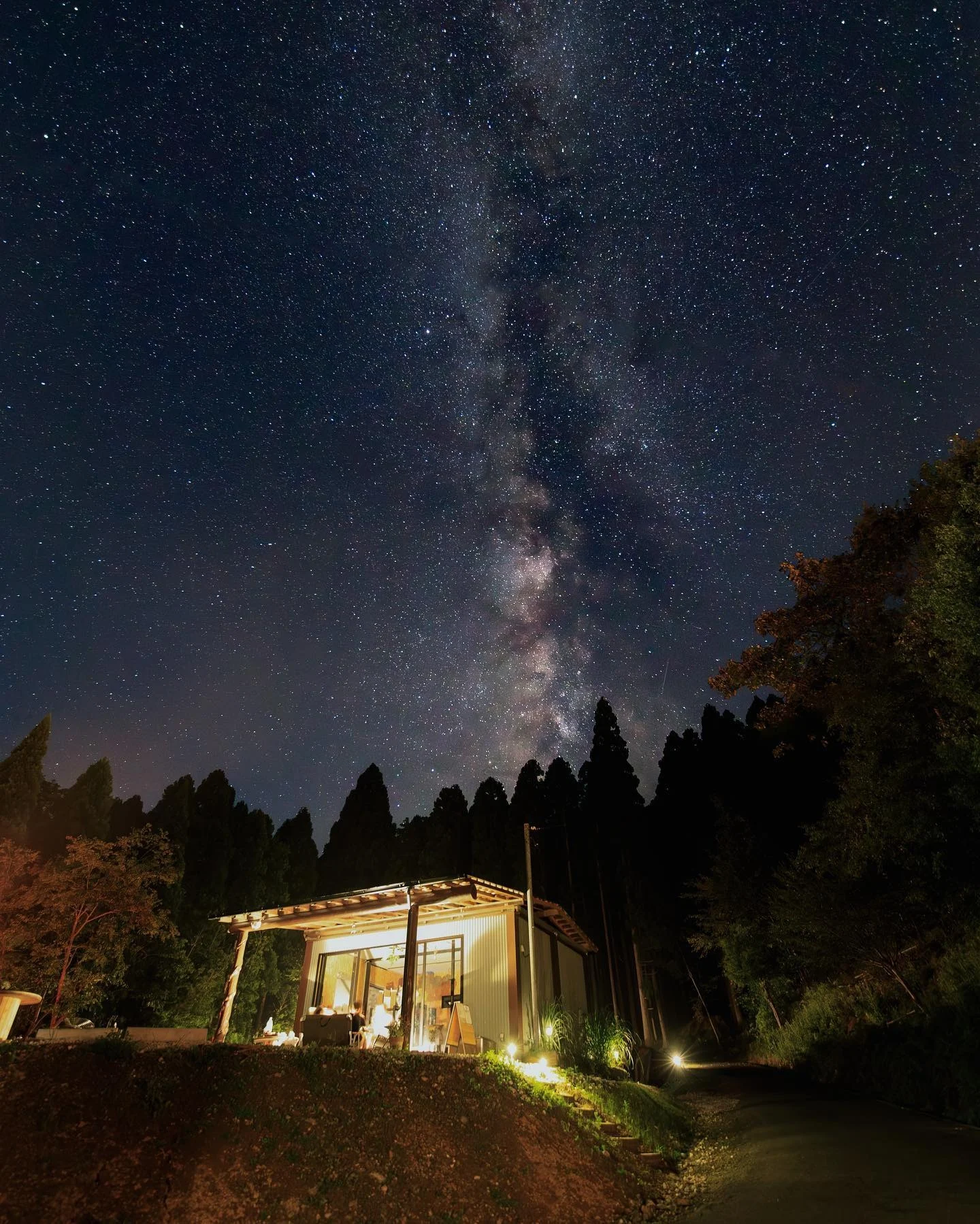 リバートリップの山並みの上に広がる星空